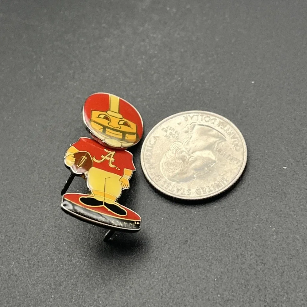 NCAA University Of Alabama Crimson Tide Bobbing Head Football Hat‎ Lapel Pin